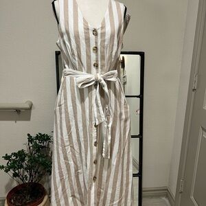 Jessica Howard beige & white striped sleeveless dress.